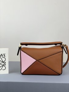 LOEWE HANDBAG Caramel Patchwork Cherry Blossom Pink LOEWE HANDBAG Caramel Patchwork Cherry Blossom Pink